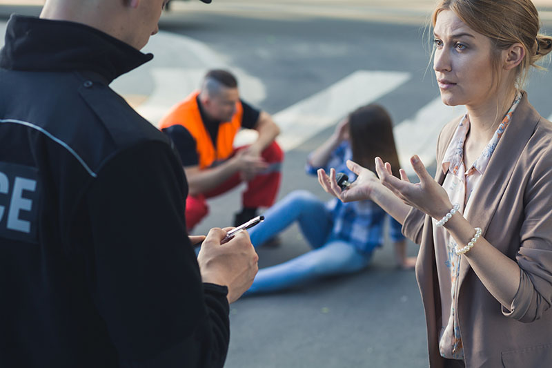 Witness reports to police officer after car accident | One Law Group